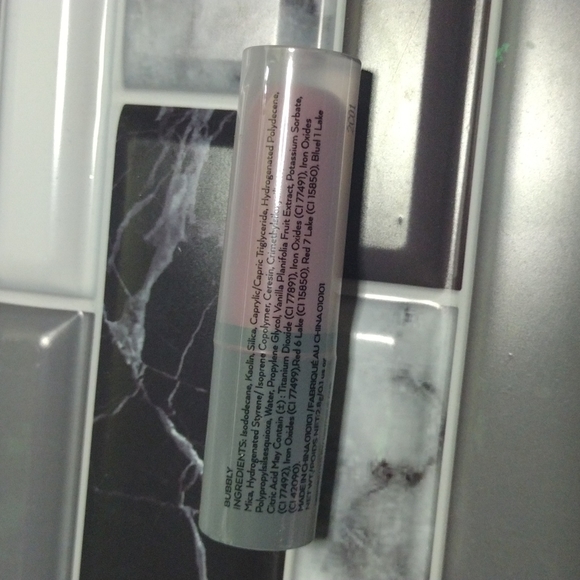 V Kosmetic Liquid Lipstick in Bubbly NWT - Picture 5 of 5